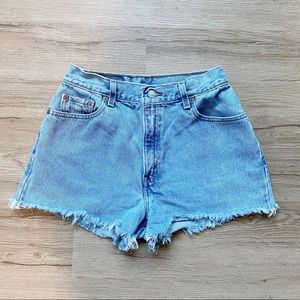 VTG Levi’s 550 High Rise Cut Off Jean Shorts (10)